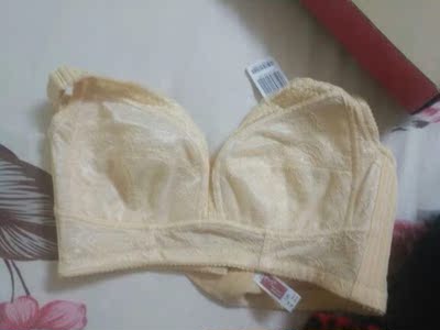 文胸质量很不错，穿起来也很舒服，卖家发货挺快的，服务态度也不错，布料慢柔软的，很赞哦。