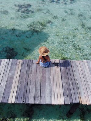 在Yukari这买到了自己最喜欢的一套泳衣 穿脱方便 颜色好到乱搭都好看 也是弹性的光面料 适合运动 这个颜色在白皮和麦肌的人上有可以穿出不一样的效果 白的时候穿很日系 有点小清新， 麦色肌肤上身这个颜色就越亮越野性 赞👍🏼