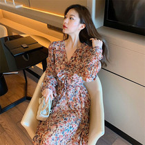 French retro temperament floral dress female 2021 autumn and winter New Super fairy long V collar chafing dress