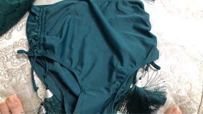 这100多块钱买的这一套。泳衣真的是太直了,质感很好。然后上身效果也刚刚好,颜色也喜欢。性价比非常高。 这100多块钱买的这一套。泳衣真的是太直了,质感很好。然后上身效果也刚刚好,颜色也喜欢。性价比非常高。