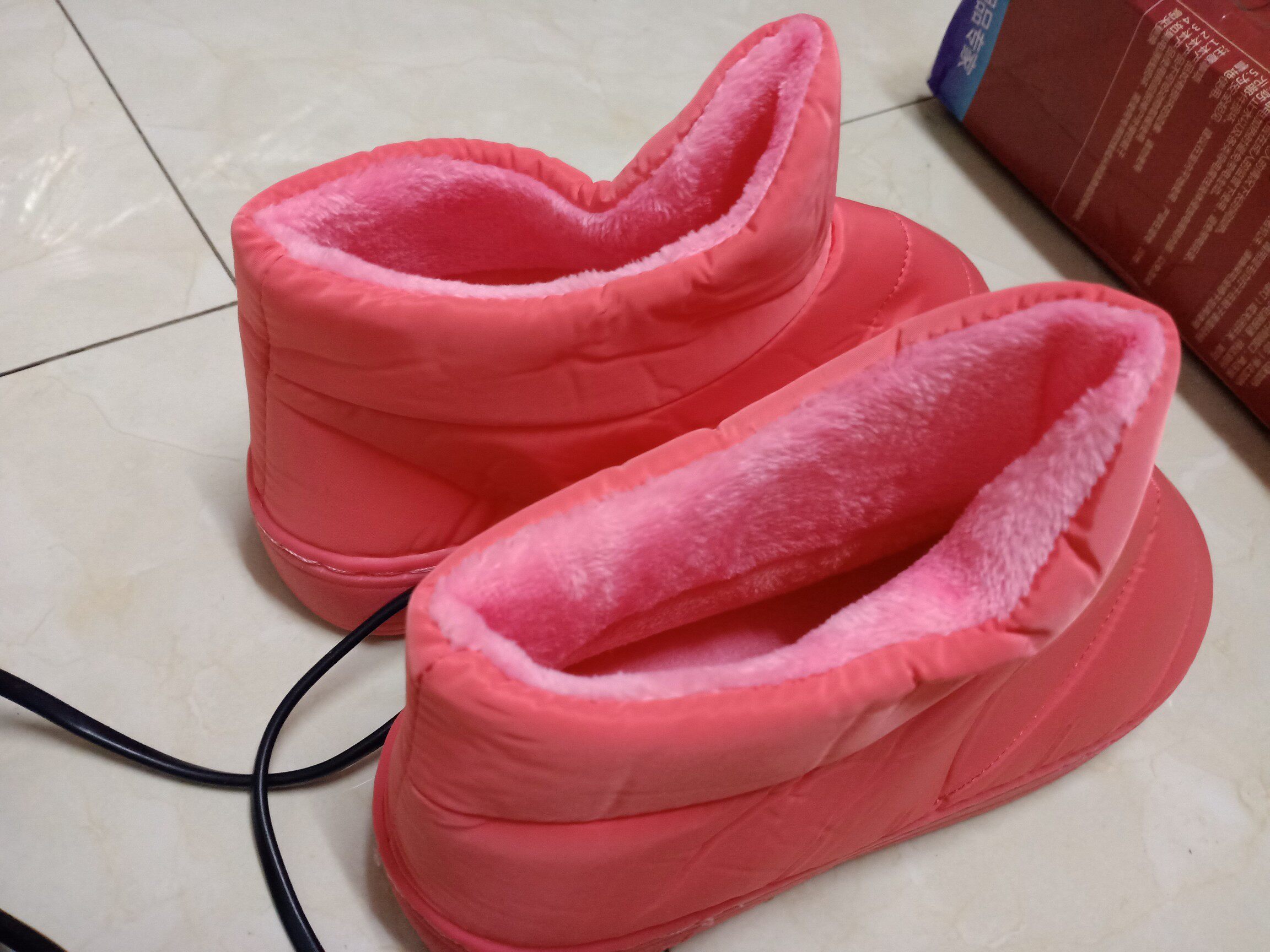 保暖鞋热的快,保温时间也久!鞋子加绒厚实,尺码合适!