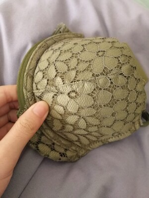 一次买了两件，绿色没有红色那么好看 红色是暗红 没有图片拍出来那么鲜 总体还行吧