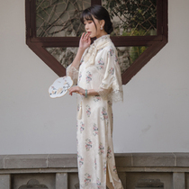 Sichuan Dai time: Moon round flowers well with a clear wind reengraving everyday can wear a girls flag robe with improved version of the qipao