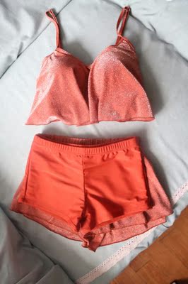 好评，这件很适合小胸妹子，聚拢效果很好，为了泡温泉买的，特意买的这种下水不重干的快的料子，比实体店便宜很多质量好要好点！