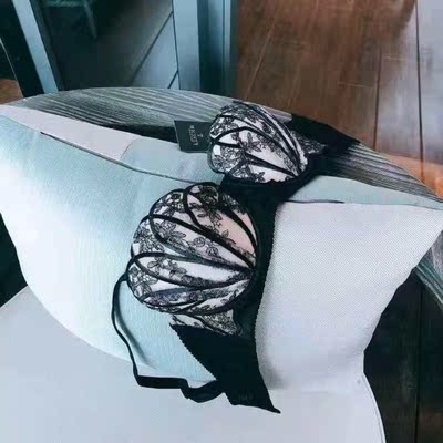 快递超快，隔天就到了，拿到手就迫不及待的穿了，男朋友说好看极了。客服小可爱服务也相当好。哈哈哈