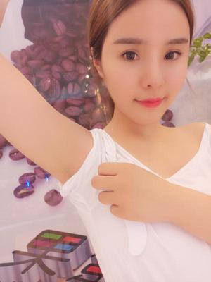 产品不错哦很好用，腋窝脱毛脱的很干净，温和不刺激，味道清香，包装精美，卖家服务态度好，快递很速度，好用的产品值得推荐！