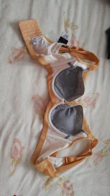 很合身，里侧面料是棉的，穿着舒适，好评。