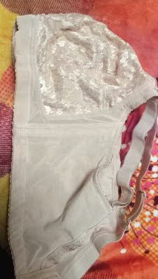 卖家服务态度很好，发货快！质量很好，大码不好买，问了店家推荐的尺码也合适，好评！