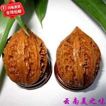 Buy the new send the text to play Iron walnut pure wild autumn Catalpa chicken heart tiger head official hat lion head Lantern