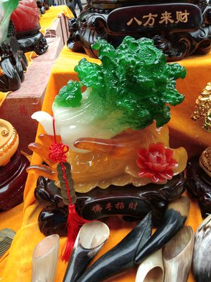 <我不爱她> 女朋友16年第一天安静的走了,车祸。我们大 学恋爱了四年,|5年5月10因华业季我向她求 婚,9月赴美玉加州大学读研,我曾以为自己此 生无憾了,但上天就不让我们好过。她妈妈告 诉我她昏迷前的最后几句话:妈,我以后要给 乇乇(我的小名)生三个宝宝,名字我鄱想好 了。你说,怎么才能让毛毛忘了我。 这首歌是林俊杰收到一挞歌选来信,里面说了 自己恋人遭遇车祸去世了,然后这首歌就是站 在去世恋人的角度,请告诉她,我不爱她,因 为无法再复 <我不爱她> 女朋友16年第一天安静的走了,车祸。我们大 学恋爱了四年,|5年5月10因华业季我向她求 婚,9月赴美玉加州大学读研,我曾以为自己此 生无憾了,但上天就不让我们好过。她妈妈告 诉我她昏迷前的最后几句话:妈,我以后要给 乇乇(我的小名)生三个宝宝,名字我鄱想好 了。你说,怎么才能让毛毛忘了我。 这首歌是林俊杰收到一挞歌选来信,里面说了 自己恋人遭遇车祸去世了,然后这首歌就是站 在去世恋人的角度,请告诉她,我不爱她,因 为无法再复