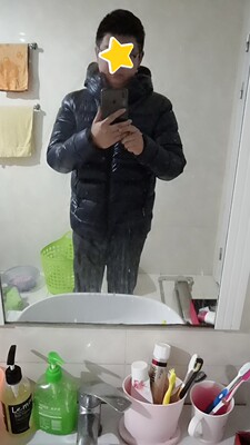 衣服很不错，保暖性好，不显臃肿，版型好，做工用料都不错，有好价可以再来一件。