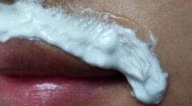 第一次这么认真写评价！也用了一段时间了，产品扫码验证后是正品，包装特别喜欢！打开产品问起来，没有刺鼻的气味！以前用小刀刮过一次，脱不干净，然后毛发一直这样长。效果也很棒噢，不过敏，还特别干净！坚持使用修护乳，唇毛生长速度变慢了，还特别湿润美白了，一个疗程用了毛毛都不长了呢， 绝毛效果好评噢！