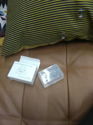 戴上矫正器用了几天了，刚开始有点痒痒的，习惯了就好了，但是不吸了又会陷进去，应该需要循序渐进的过程吧，希望有效果，包装也很卫生，在小盒子里，硅胶材质很环保，没有异味，有这样问题的姐们们可以买了试下，感觉这个挺好用的，主要的还便宜呢。