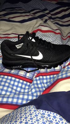 鞋子收到了,感谢卖家送的小礼物,儿子很喜欢! 鞋子收到了,感谢卖家送的小礼物,儿子很喜欢!