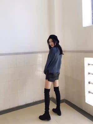 过膝靴每个女孩子都要必备的，冬天搭配个光腿神器就好了。很显瘦，质量也很好，不错的~鞋子非常非常的满意奥，出乎意料的好，尤其是质量，我的天，非常的细腻，麂皮材质的看着很俏皮，而且真的不掉筒，而且长度也够长，保暖性很好，非常的满意