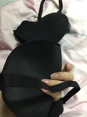 质量超好，很聚拢，码数标准，穿起来很舒服，款式简单朴素。很喜欢。物美价廉，很满意这次购物，值得购买