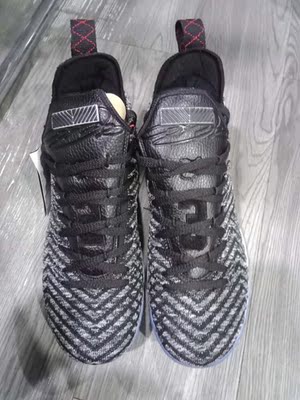 鞋子收到了，感觉战斗力提升一倍。物超所值。