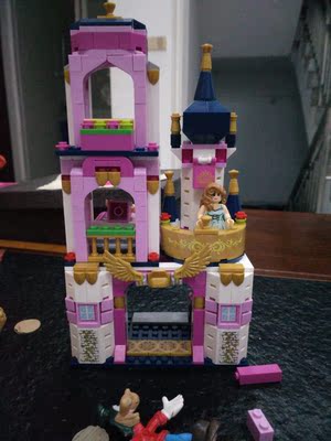 很不错，孩子喜欢，好评，应该多给点零件，要不掉一个就不行了，我和孩子一起堆的，能锻炼孩子的耐心和成就感