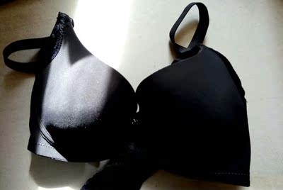 发货快，内衣质感柔软顺滑，穿戴很有型！