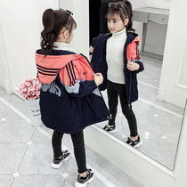 Korean girls autumn and winter clothes foreign style coat 2021 New Spring Korean version of thick children plus velvet windbreaker tide