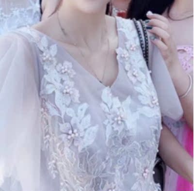 宝贝收到了，试了一下，这么便宜关键非常好用，客服推荐的款式和尺码也正好，粘性够大，还送了很多实用的小礼物，等着出去拍美照啦，后悔以前没有买过，推荐给大家