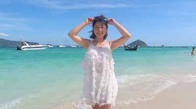 裙子好看，保守。但是裤子穿了一天已经气球了，干的慢，出海的时候不是很方便。