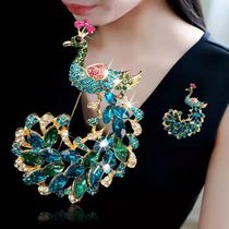 Fashion peacock brooch women cardigan coat corsage shawl Pin button atmospheric Crystal Korean temperament clothes accessories