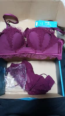 挺好看的酒红色,穿起来也舒服,质量也不错好评 挺好看的酒红色,穿起来也舒服,质量也不错好评