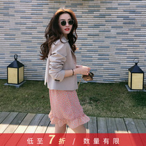 LICKYSENIOR small right angle shoulder cut suit suit FEMALE KOREAN version of the short suit jacket with pleated skirt