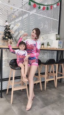 一眼就看中了这款，衣服非常棒弹性很好，很显身材，还买了长裤，防晒效果真的特别好， 和闺女俩一人一套，在这家买了好多东西，吸水巾也特别好看，已经收藏店铺，还会回购的。