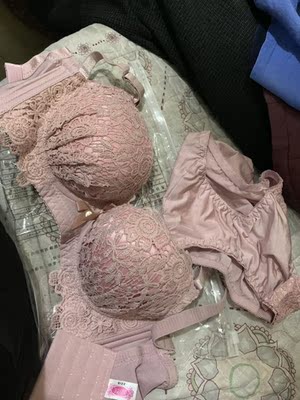 宝贝收到,颜色好看,蕾丝质量和做工都不错,我买过这内衣,非常好穿,喜欢 宝贝收到,颜色好看,蕾丝质量和做工都不错,我买过这内衣,非常好穿,喜欢