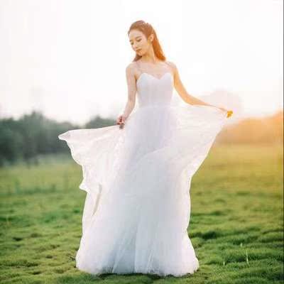 平A妹子的福音，不会带的话可以让化妆师帮忙带，真的有聚拢的效果，穿了拍一天照都没掉，比硅胶内衣好用多了，之前买的硅胶内衣一直带不好，闹心！卖家还很贴心，送了收纳袋，强烈推荐给拍婚纱照的小伙伴们！