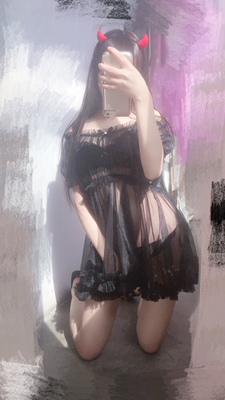 超好看的衣服~~~~透视有点色气的感觉~~料子也很舒服，向店家笔芯~~~~~