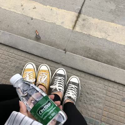 忽略我的小肥手！！！这家布鞋真的不赖！超级好看！走过路过绝对不能错过的呀！嘿嘿！