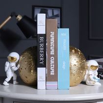 Creative astronaut book stand personality light luxury books rely on desktop ins Wind Book block cute childrens book gear plate ornaments