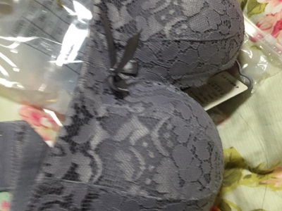 宝贝质量很好，穿起来也显胸，非常不错的一款，强力推荐。