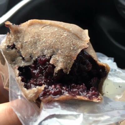 给小姐妹买的他很喜欢，一直不发货我还很着急，客服不理人客服不理人，客服不理人