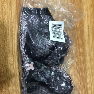 宝贝收到啦，安莉芳的质量果然很好，和商店试过的质量一样，大小也很合适，只要按平时的尺码买，感觉不会出现空杯的情况。特意选的几个款式都比较聚拢。大牌子果然是大牌啊，快递都用的是顺丰呢，很快就收到啦。双十一的价格比平时美丽一点哦。