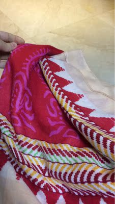 不料不错，围起来也好看，做披肩也行做围巾头巾都行