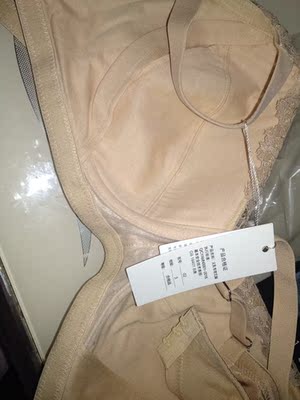 质量不错，面料很舒服，蕾丝不扎肉。穿起来一点也不勒。