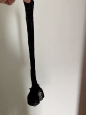 不错,穿上很性感,但是很容易掉,网袜上部宽松有粘粘的部分,但是穿过一次后就不粘了,下次会买有吊带的网袜。 不错,穿上很性感,但是很容易掉,网袜上部宽松有粘粘的部分,但是穿过一次后就不粘了,下次会买有吊带的网袜。