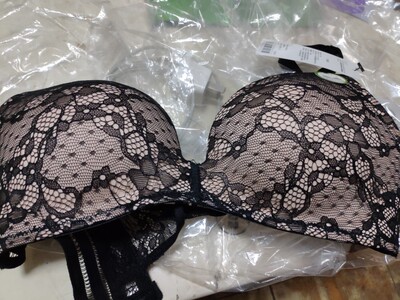 趁着双十一一起买了四件，都试过了，挺好穿的！双十一比较优惠，所以一口气买了四件，划算！！！质量很好，不错！！！！