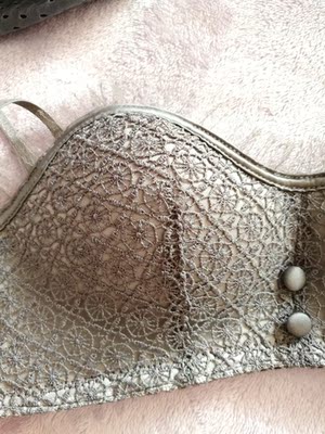 拍的黄色,后来换成的灰色,蕾丝做工特别精细,质量特别好,物美价廉,非常满意以后还会来的 拍的黄色,后来换成的灰色,蕾丝做工特别精细,质量特别好,物美价廉,非常满意以后还会来的