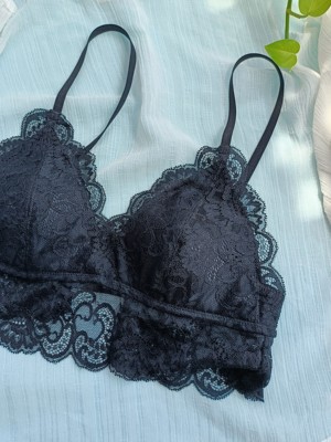 这款内衣轻薄透气，上身比较舒适哦。雾面蕾丝设计很是精致呢~颜值拉满。蕾丝下围宽，可以内搭也可以外穿哦！咱就是说纯欲风直接拿捏。