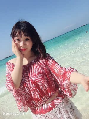 衣服很漂亮！很适合海边拍照哦！