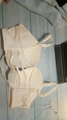 客服态度超级好，第一次买这种前扣的内衣，后面设计的很漂亮，下次还要买。