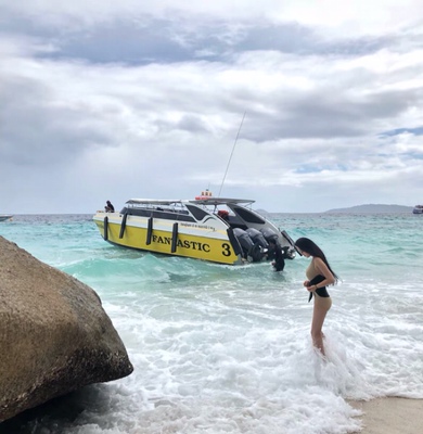 泳衣洗过了.不会褪色.质量也很好.建议不要买太大. 紧身效果更好.