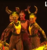 Calling for Wang Er Xiaos costume childrens Wang Erxia the fifth young hero of Guangdong Province Wang Erxia