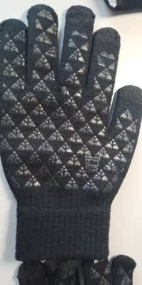 手套质量非常好，保暖，冬天玩手机必备，识别度高，值得大家购买。