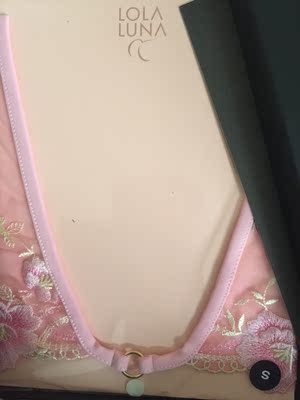 东西不错跟想象的一样好看，做工很精细，店家还送了礼物棒棒哒